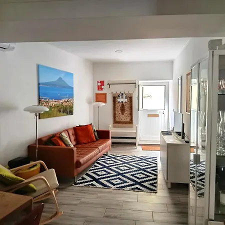 O Pequeno Ninho Апартаменты Орта